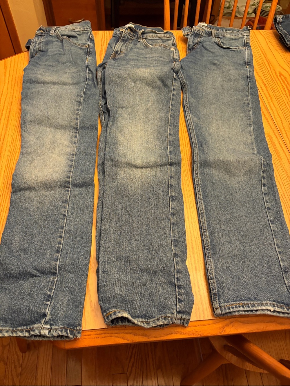 4 pairs of Denizen Levi's 3 Light Blue & 1 black Slim Jeans 29 waist x 33 length